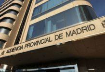 Santander y CaixaBank condenados a devolver 4 millones a un colegio por colocar un swap como requisito para la financiación