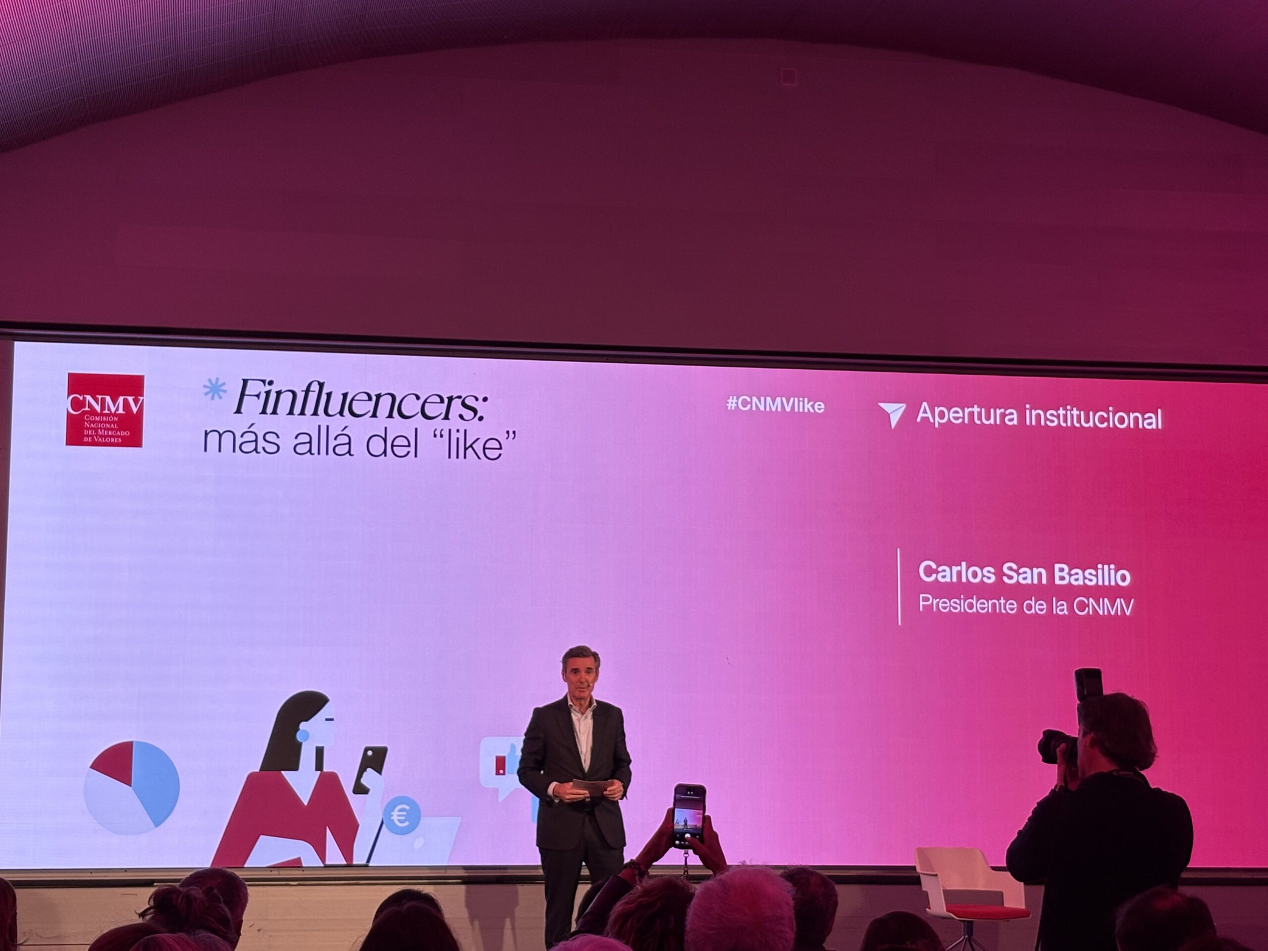 Carlos San Basilio durante la jornada Finfluencers: más allá del like de la CNMV